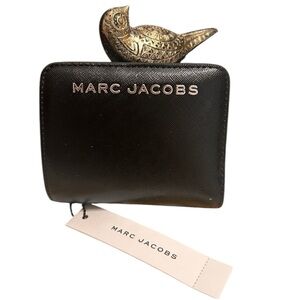 NWT Marc Jacobs, Textured Black Wallet w/silver hardware Coin purse
No callouts